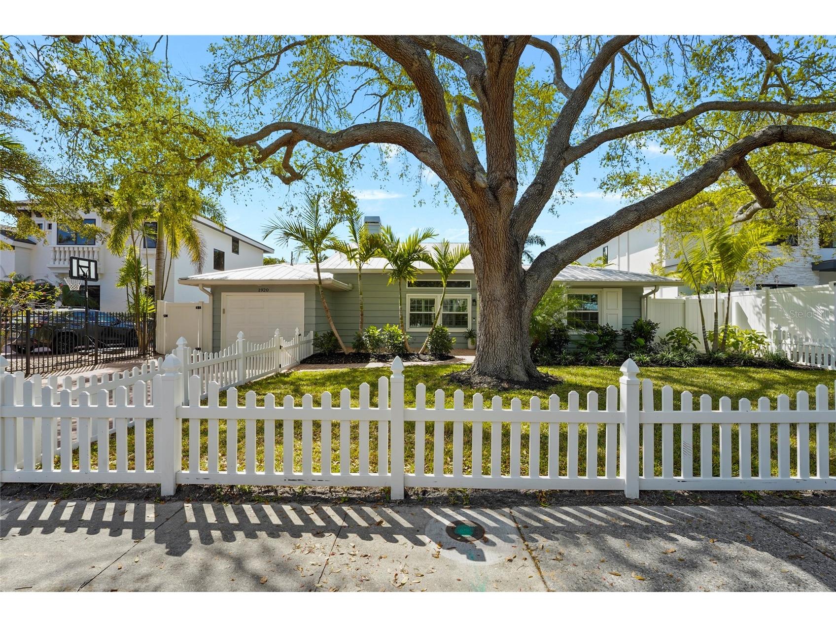 1920 Wisteria Street Sarasota FL 34239 A4683653 image43