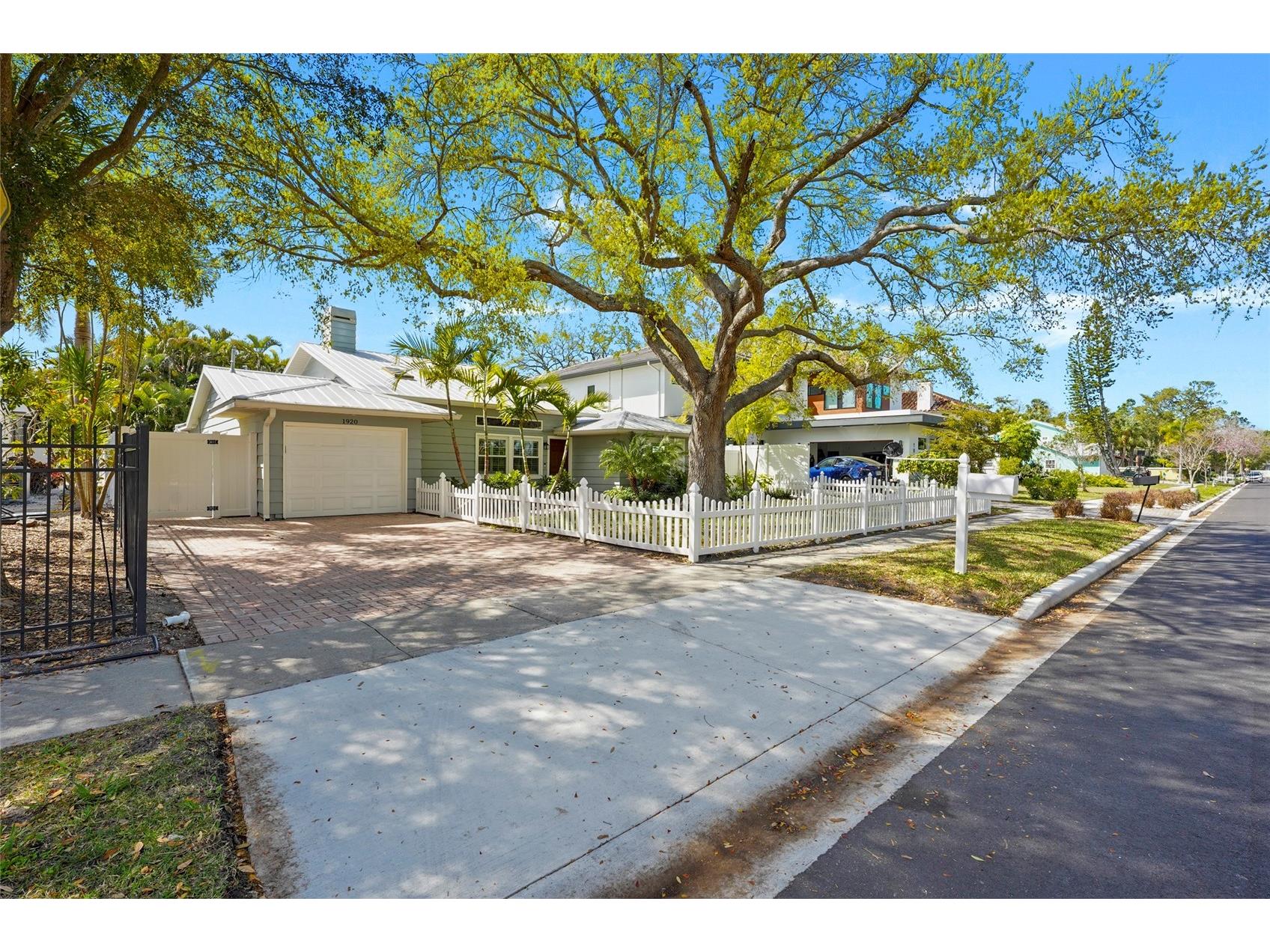 1920 Wisteria Street Sarasota FL 34239 A4683653 image45
