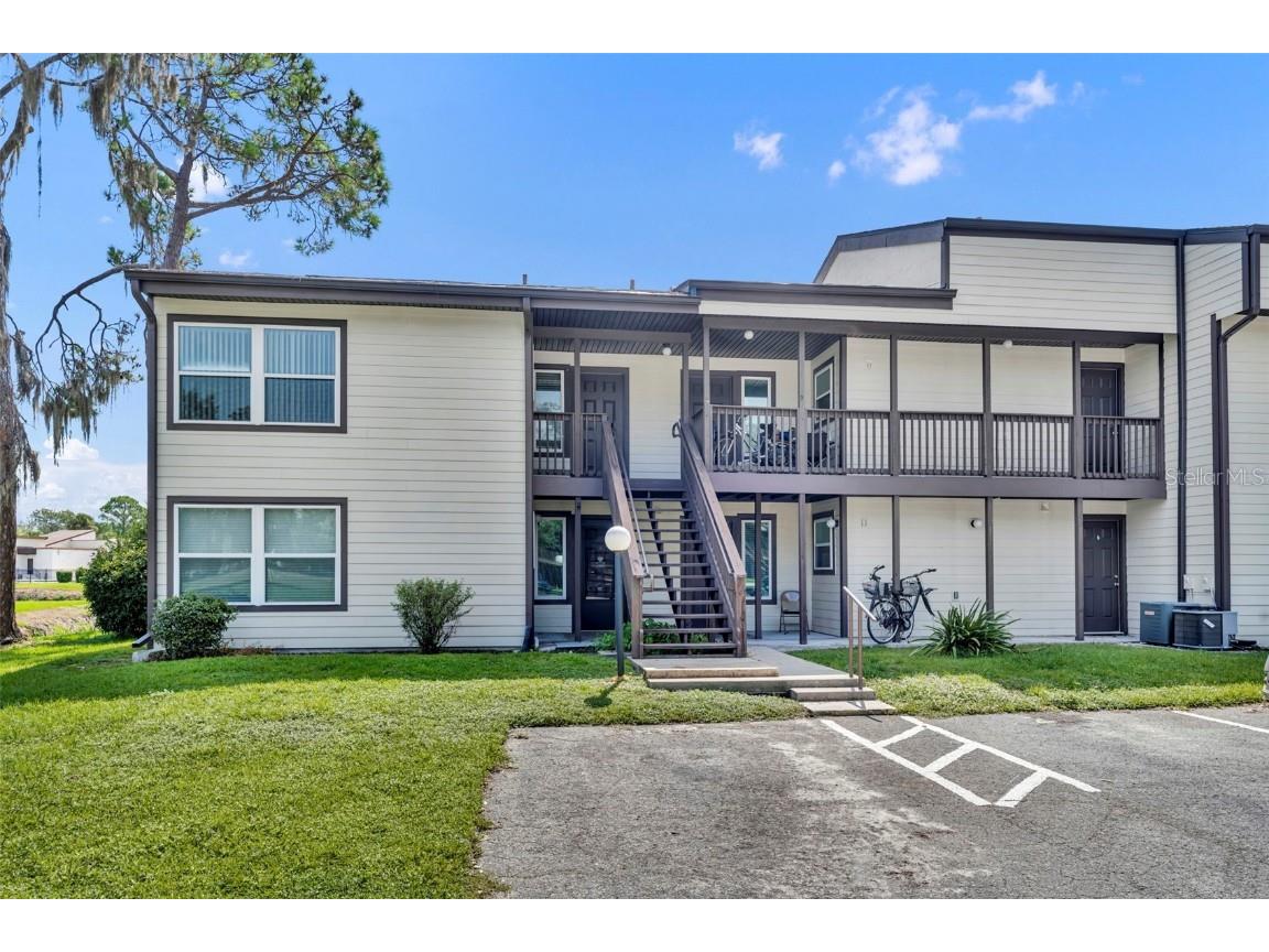 19201 Sandalwood Drive #19201 Wildwood FL 34785 - POND G5101556 image3