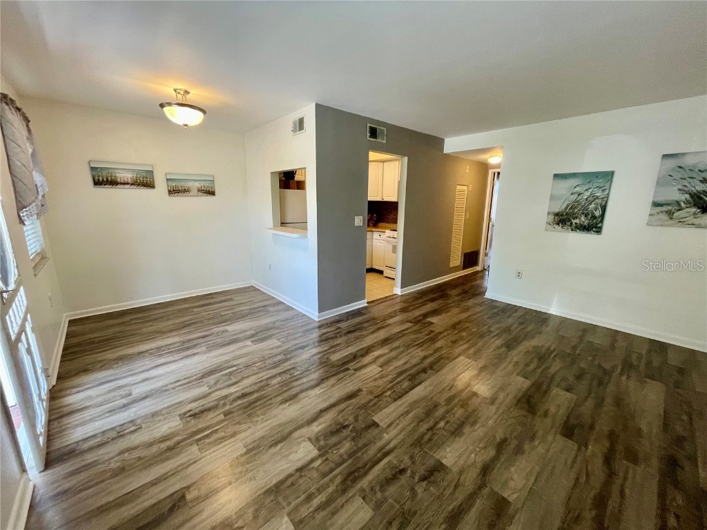 1921 58th Avenue N #11 Saint Petersburg FL 33714 TB8391287 image4