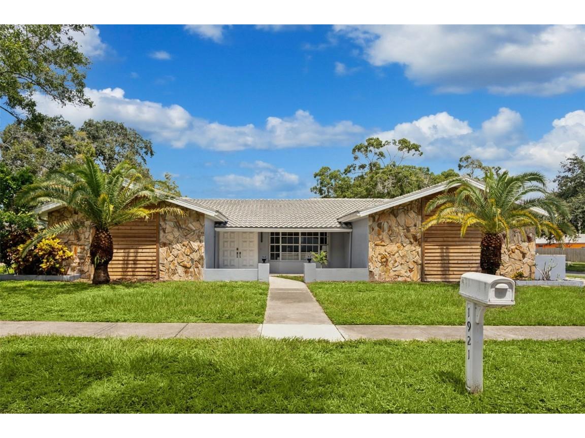 1921 Blue Heron Way Palm Harbor FL 34683 TB8301333 image1