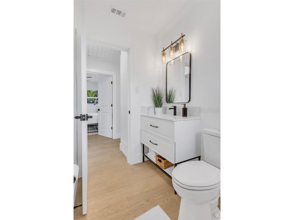 1921 Fern Avenue Sarasota FL 34235 A4648582 image38