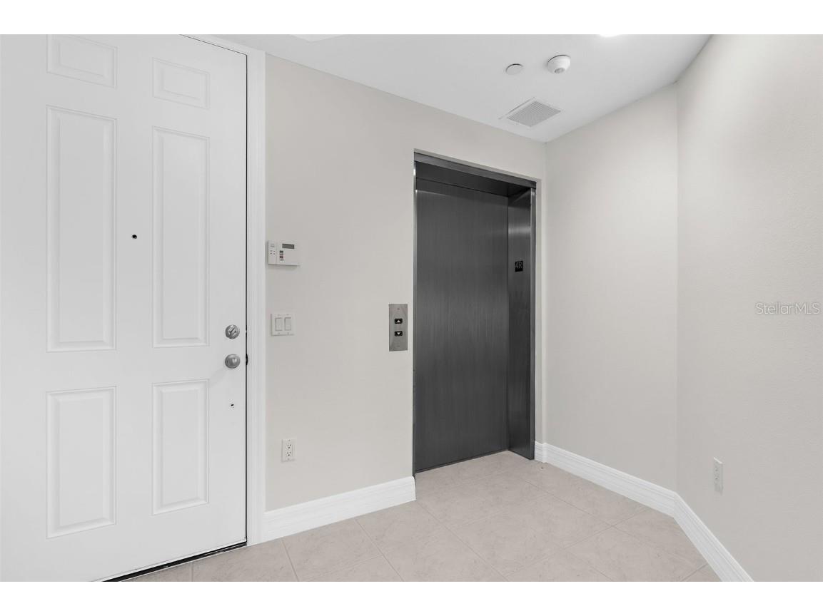 1921 Monte Carlo Drive #405 Sarasota FL 34231 A4658799 image10