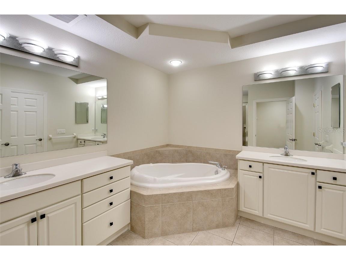 1921 Monte Carlo Drive #603 Sarasota FL 34231 - PHILLIPPI CREEK A4676140 image9