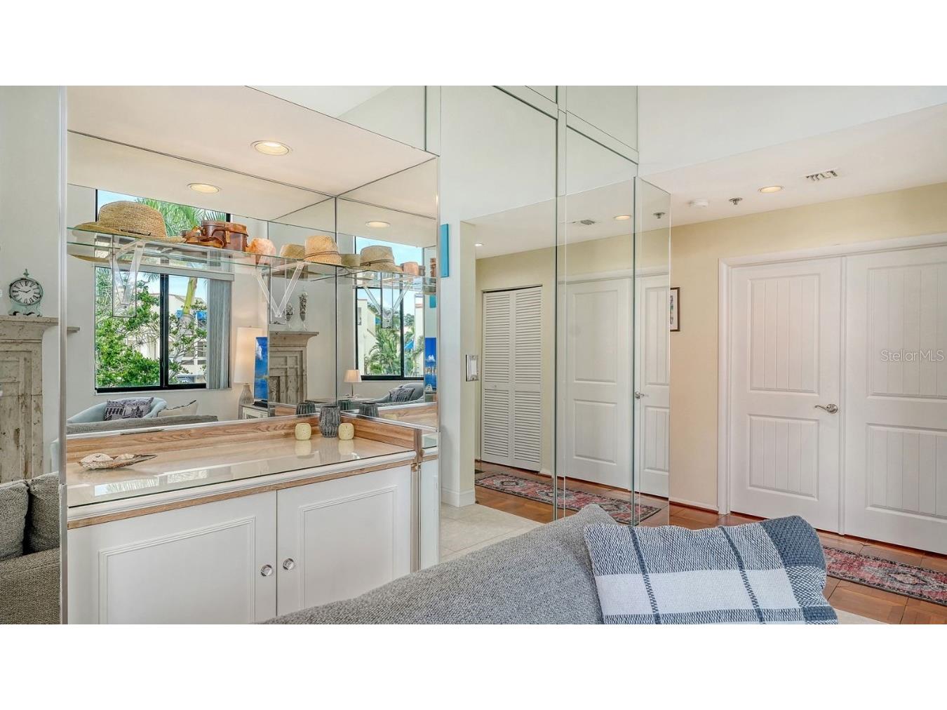 1922 Harbourside Drive #1104 Longboat Key FL 34228 - SARASOTA BAY & GULF OF MEXICO A4666101 image15