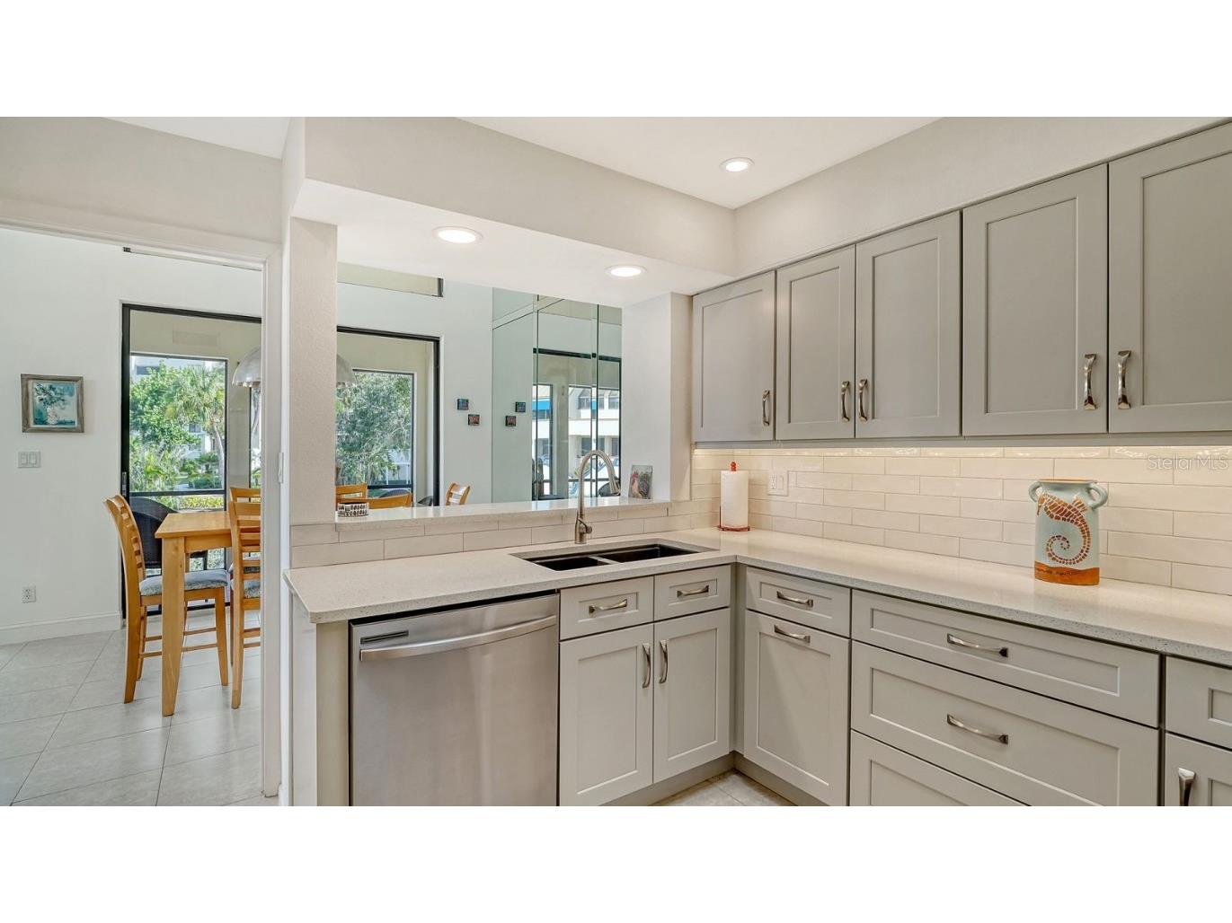 1922 Harbourside Drive #1104 Longboat Key FL 34228 - SARASOTA BAY & GULF OF MEXICO A4666101 image21