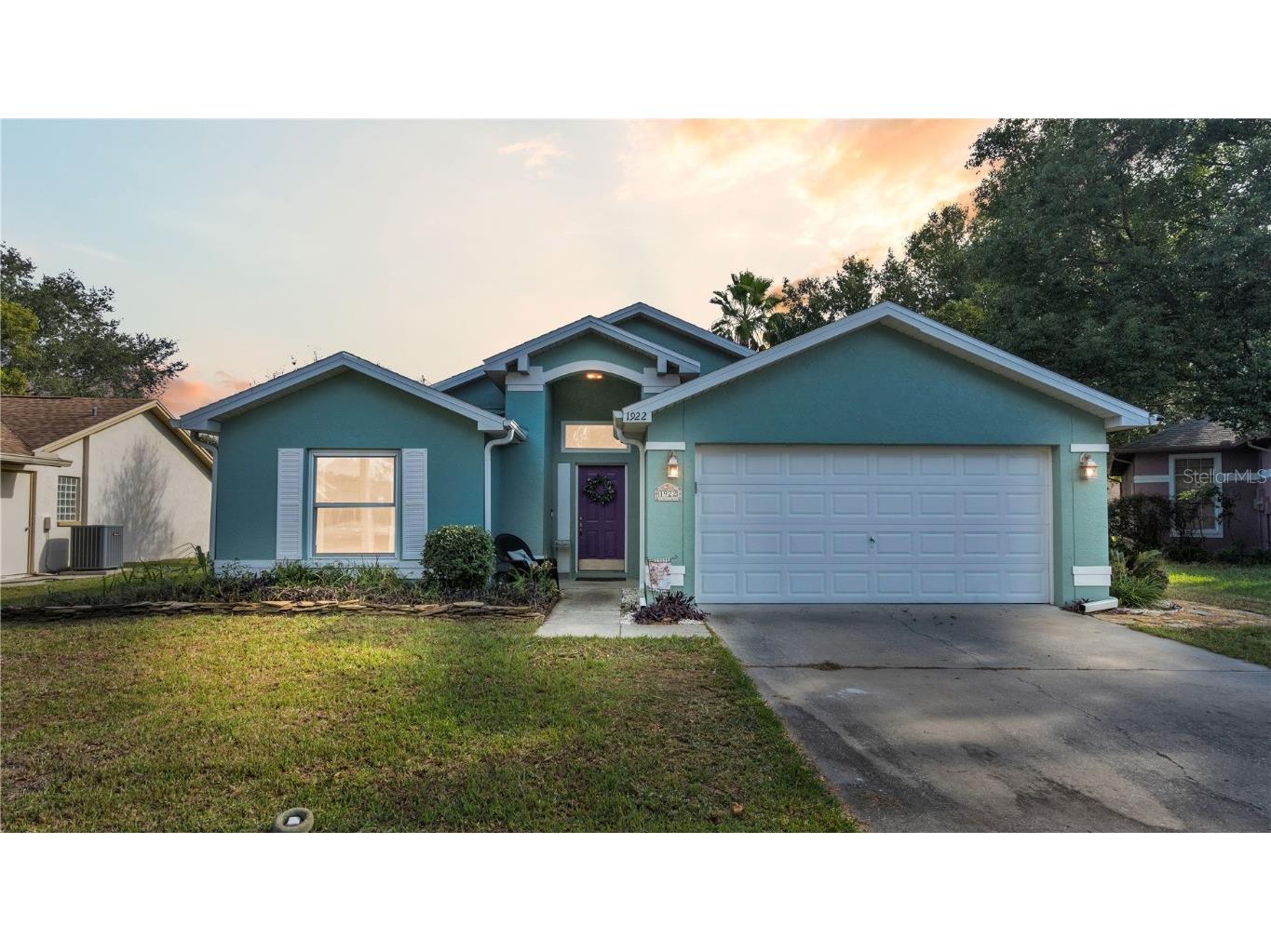 1922 Twisting Lane Wesley Chapel FL 33543 L4941295 image1