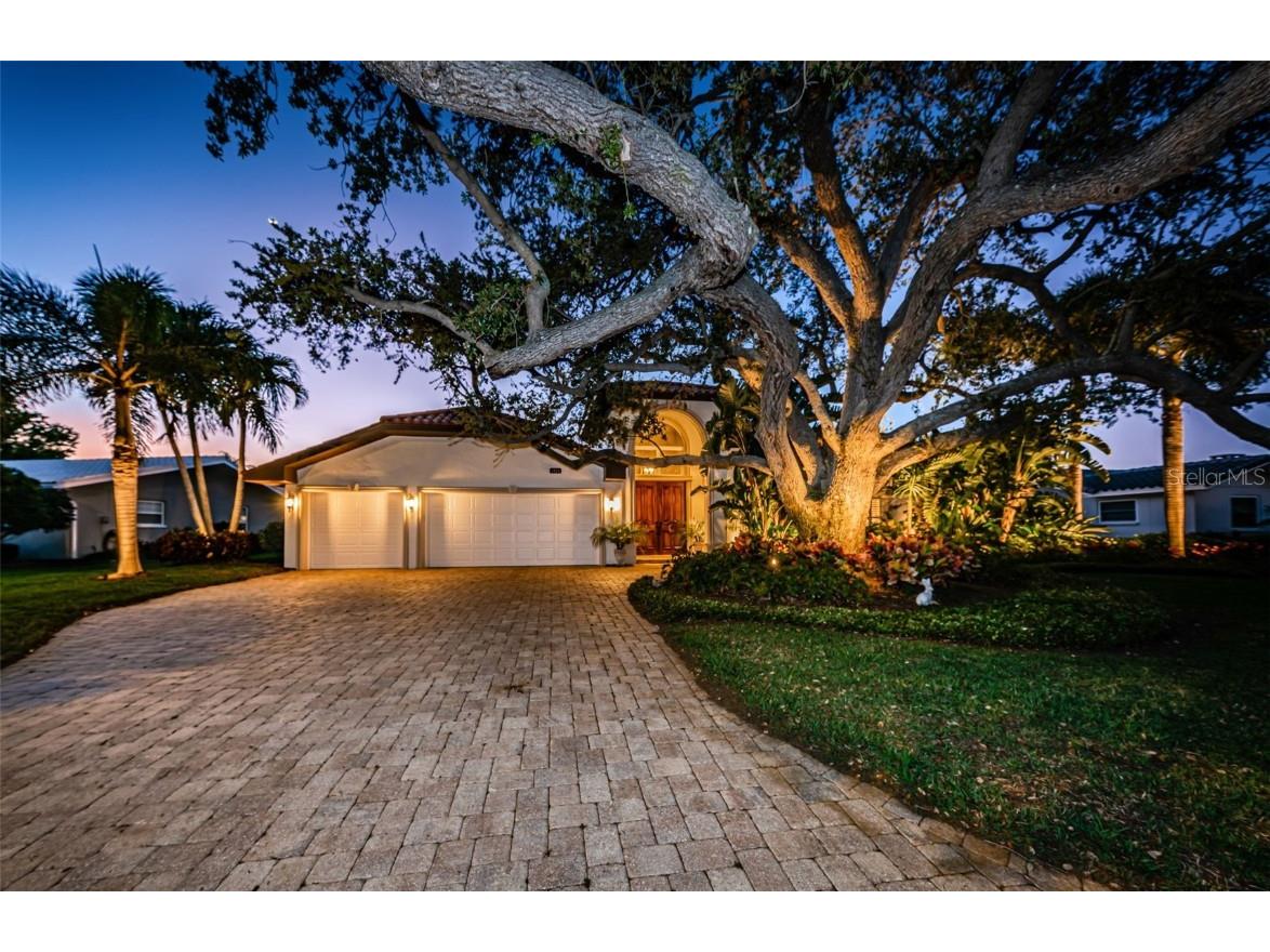 1923 Iowa Avenue NE Saint Petersburg FL 33703 - TAMPA BAY U8232338 image1