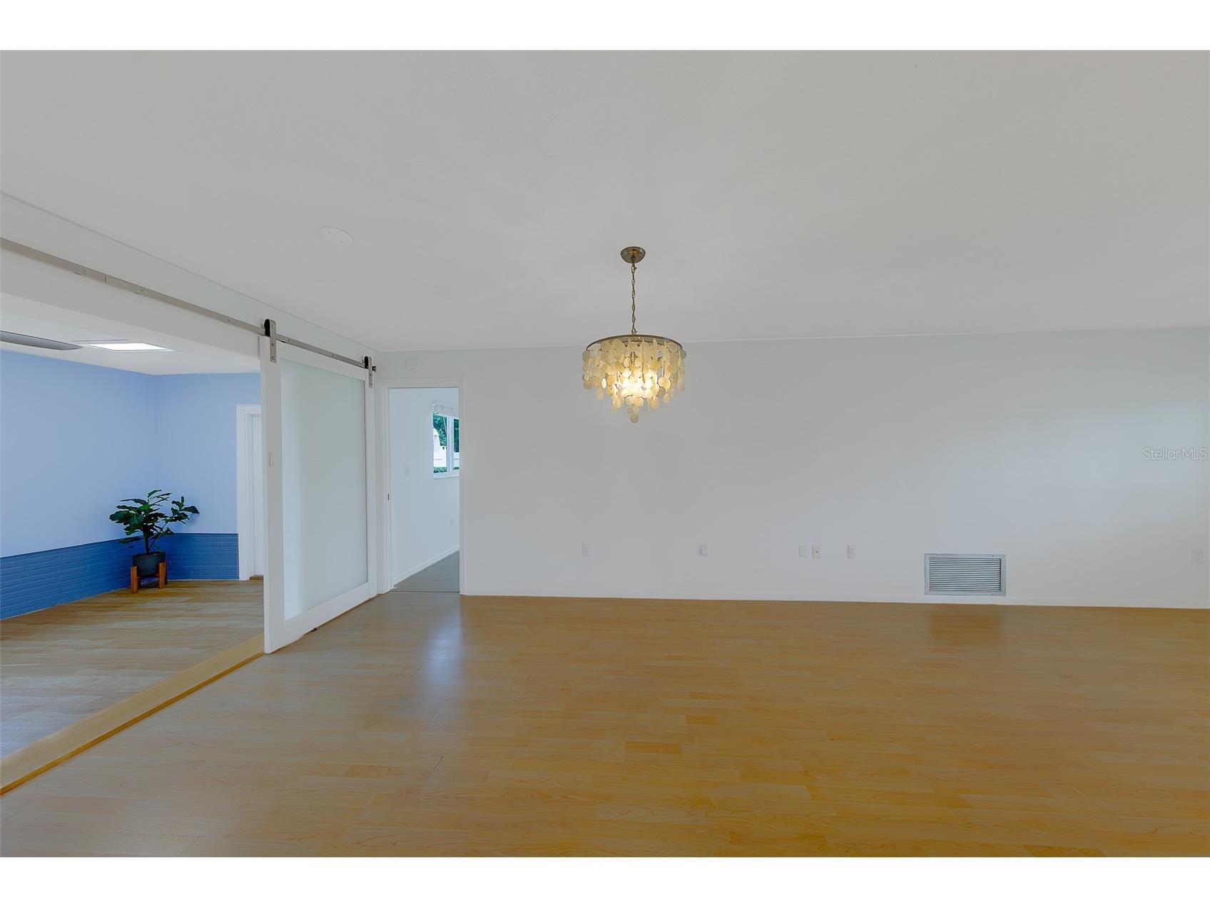 1923 Sky Drive Clearwater FL 33755 TB8497418 image35