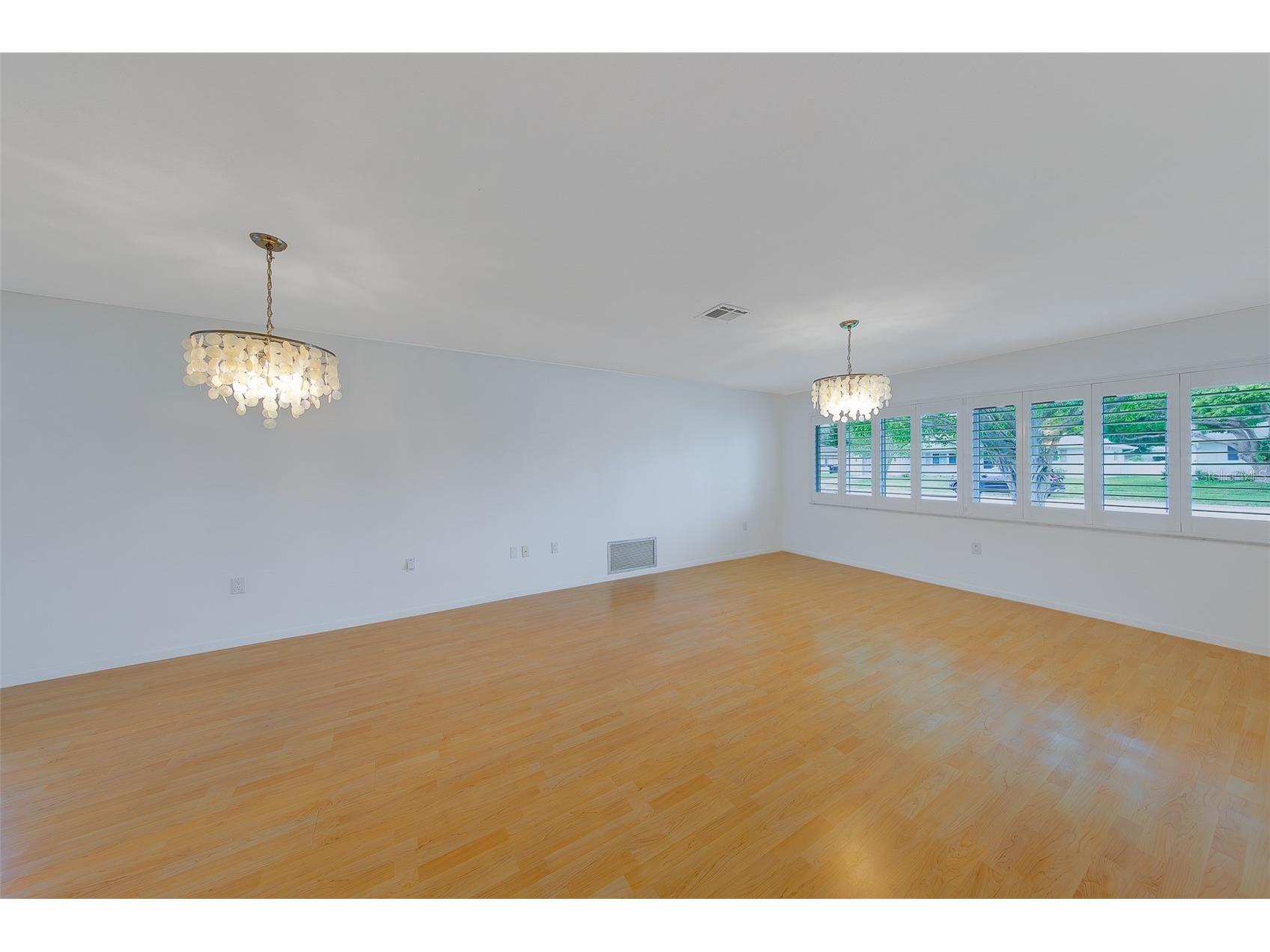 1923 Sky Drive Clearwater FL 33755 TB8497418 image8