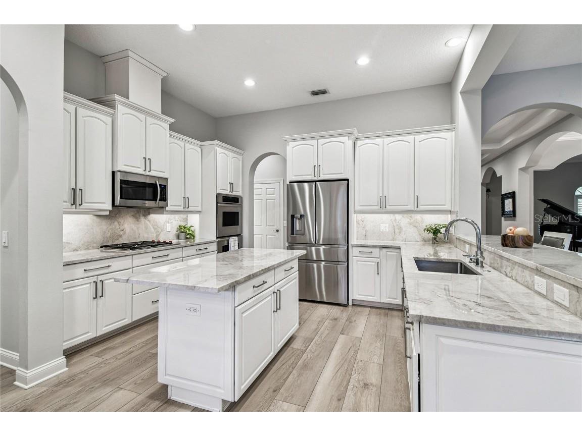 1925 Floresta View Drive Tampa FL 33618 TB8430755 image12