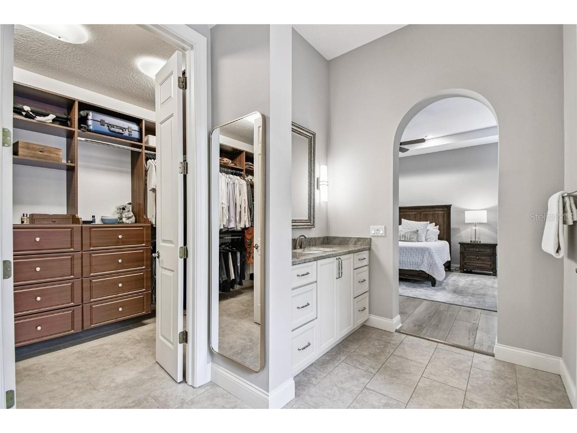 1925 Floresta View Drive Tampa FL 33618 TB8430755 image23