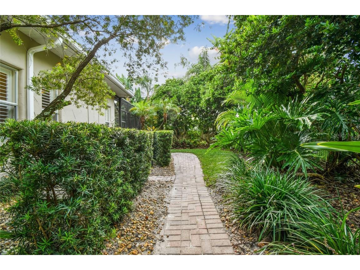 1925 Floresta View Drive Tampa FL 33618 TB8430755 image53