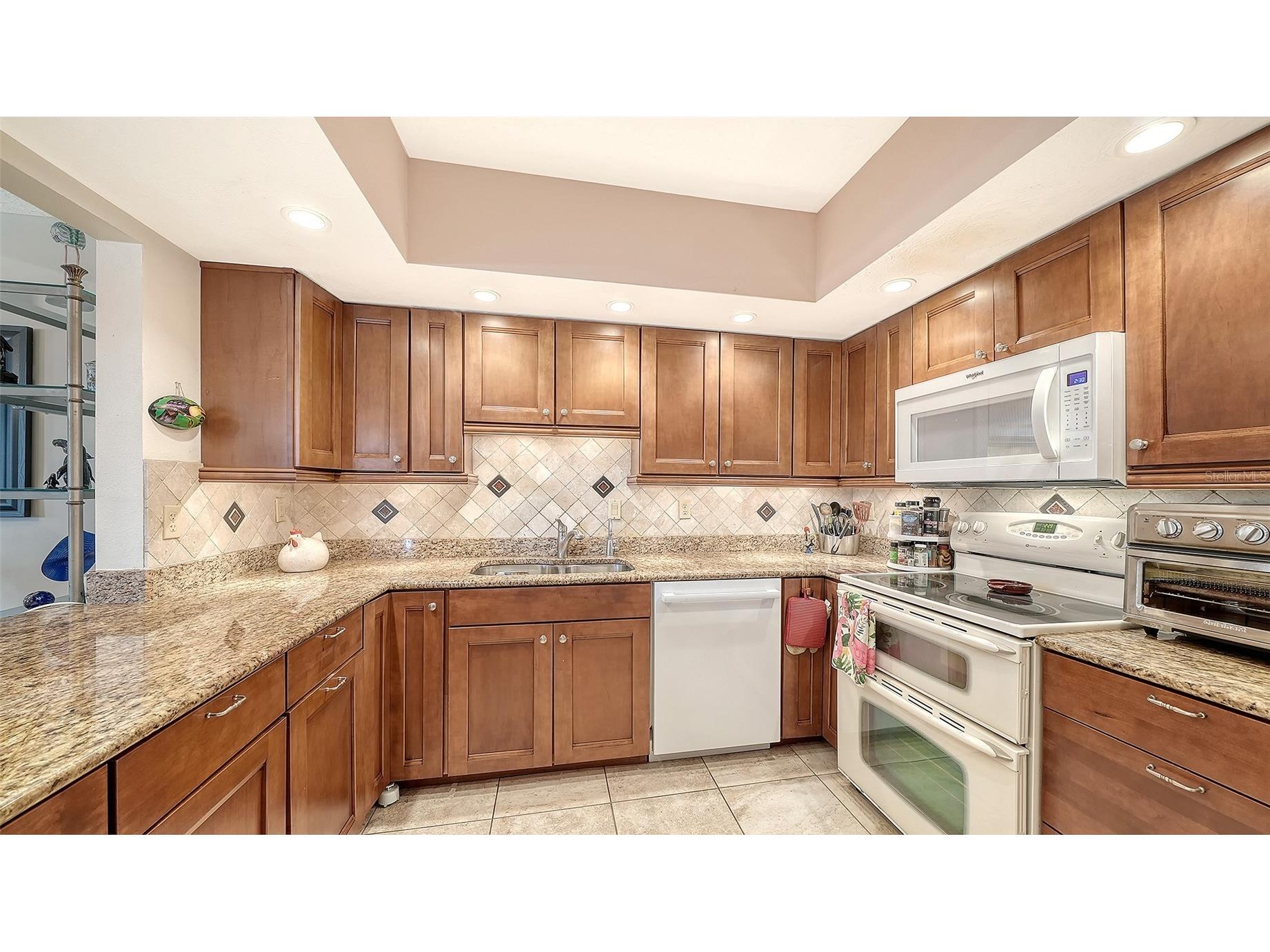 1925 Gulf Of Mexico Drive #G8-302 Longboat Key FL 34228 - GULF OF MEXICO A4686871 image9