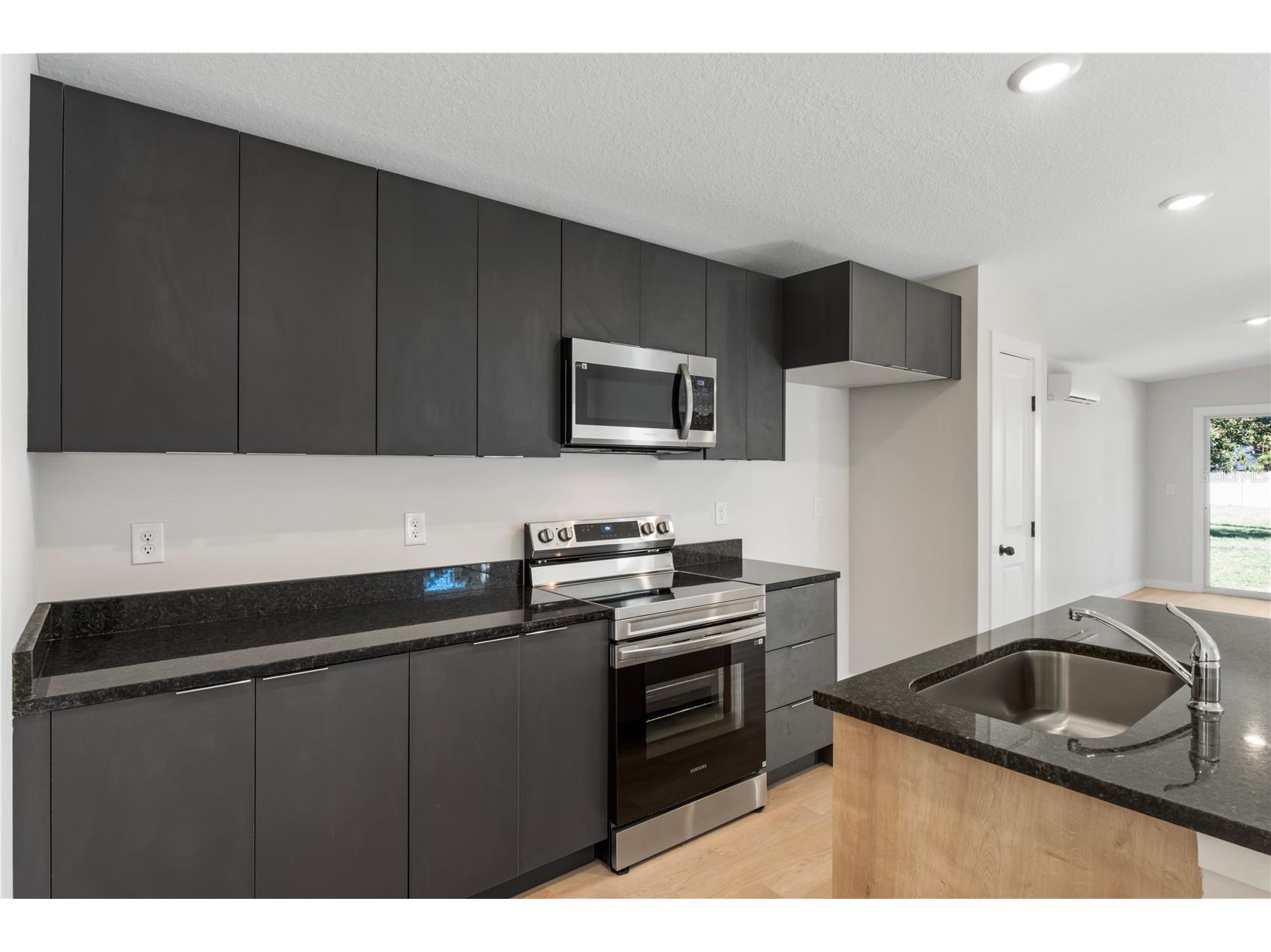1926 Cloverlawn Avenue Orlando FL 32806 O6383753 image4