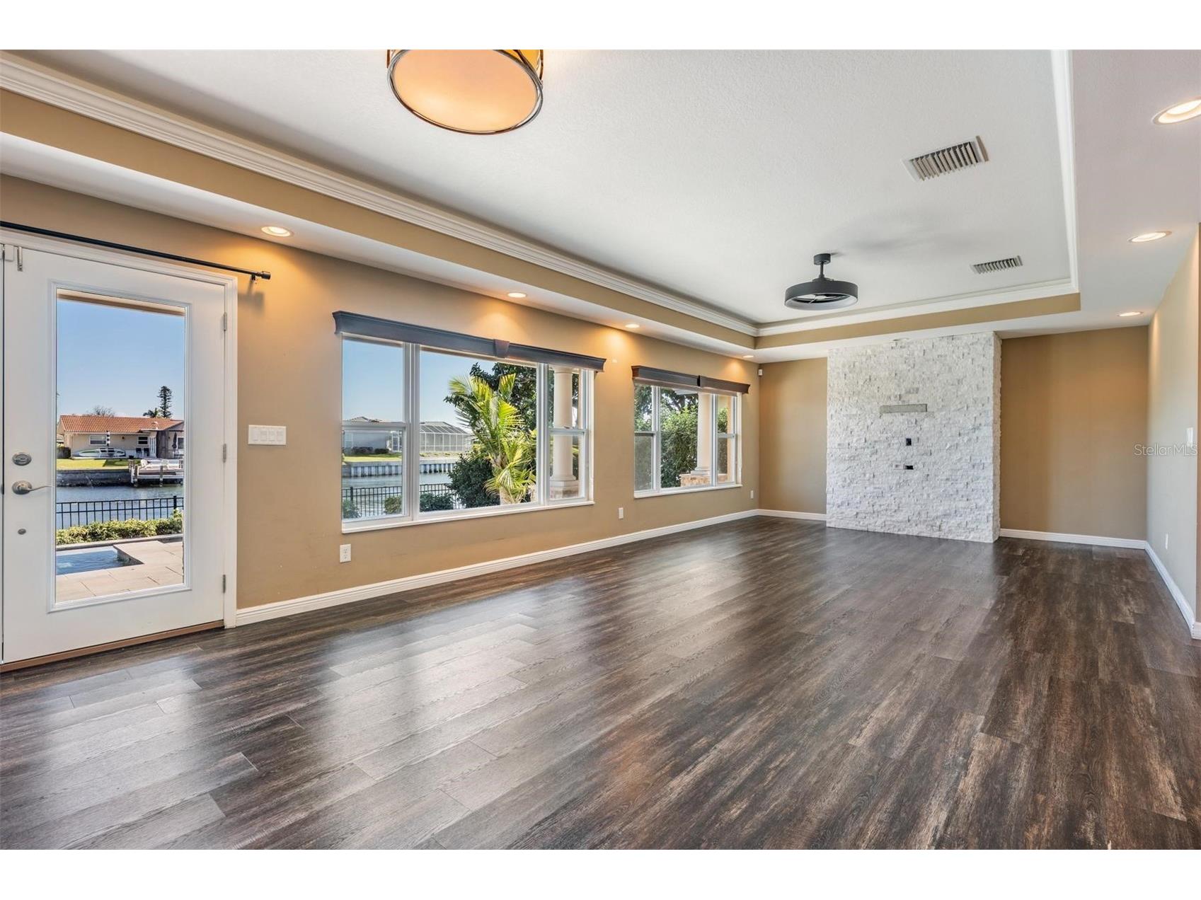 1926 Montana Avenue NE Saint Petersburg FL 33703 TB8466771 image5