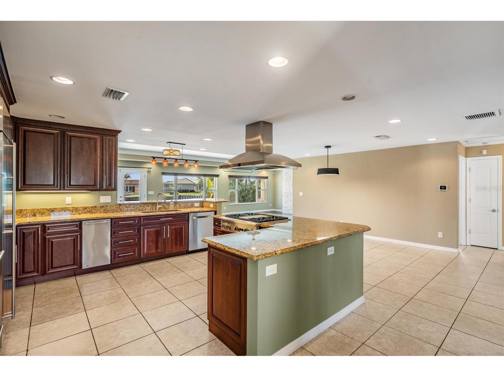1926 Montana Avenue NE Saint Petersburg FL 33703 TB8466771 image7