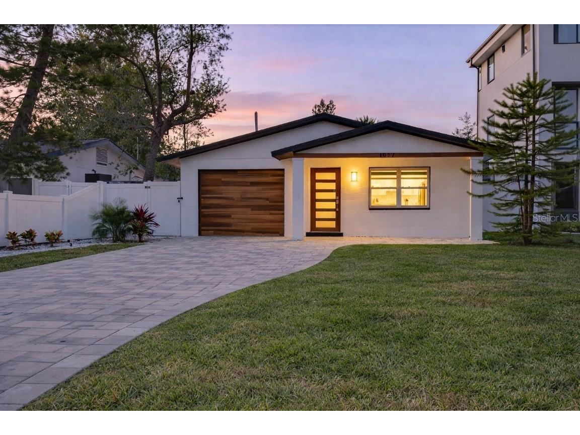 1927 Shore Acres Boulevard NE Saint Petersburg FL 33703 TB8455466 image1