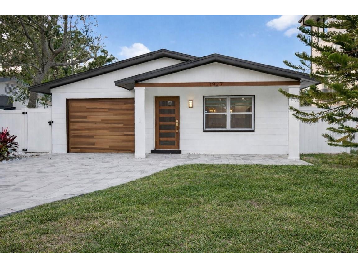 1927 Shore Acres Boulevard NE Saint Petersburg FL 33703 TB8455466 image2