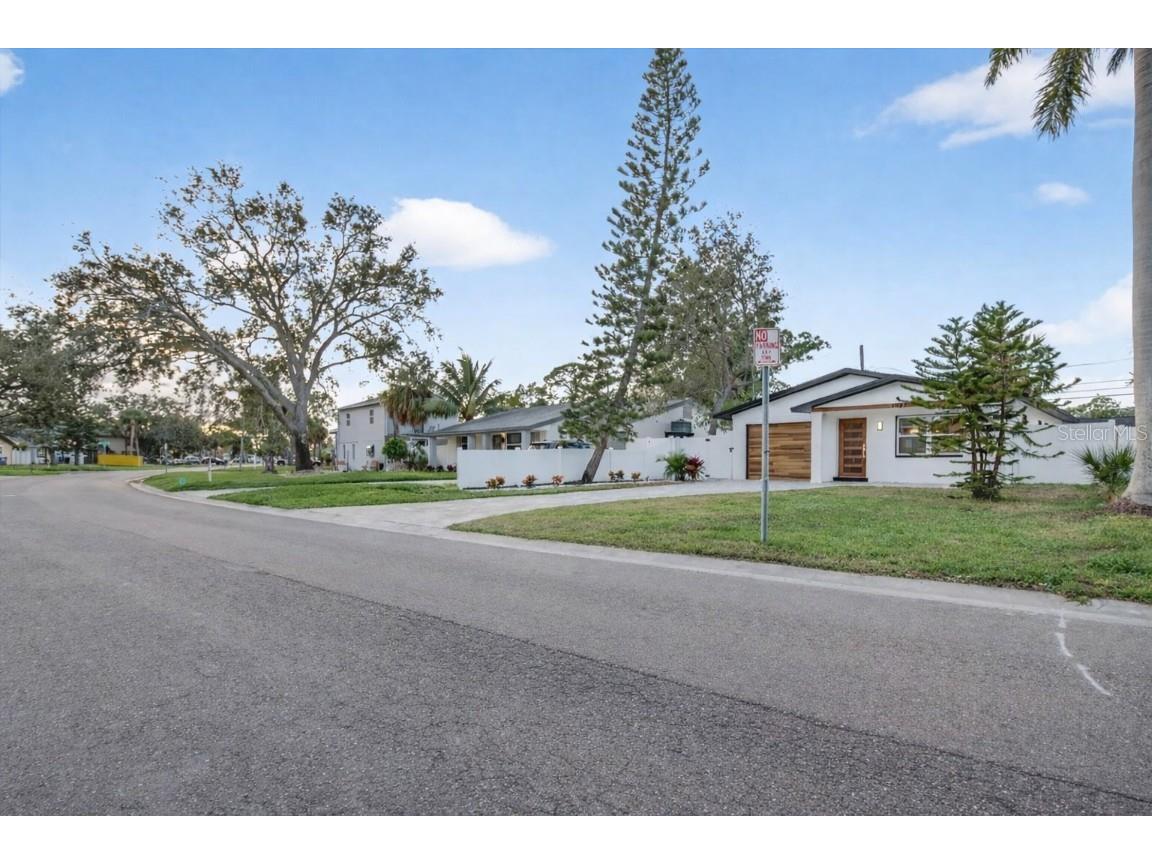 1927 Shore Acres Boulevard NE Saint Petersburg FL 33703 TB8455466 image3