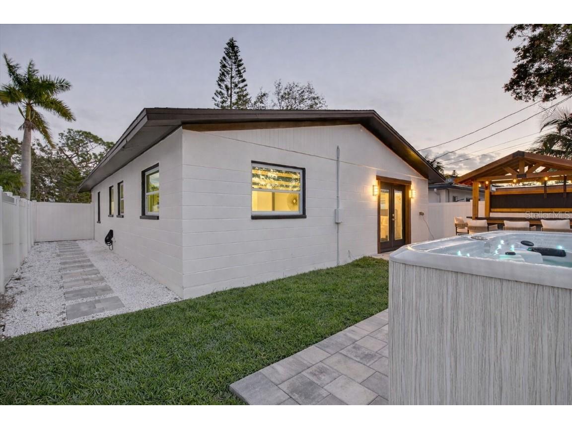 1927 Shore Acres Boulevard NE Saint Petersburg FL 33703 TB8455466 image32