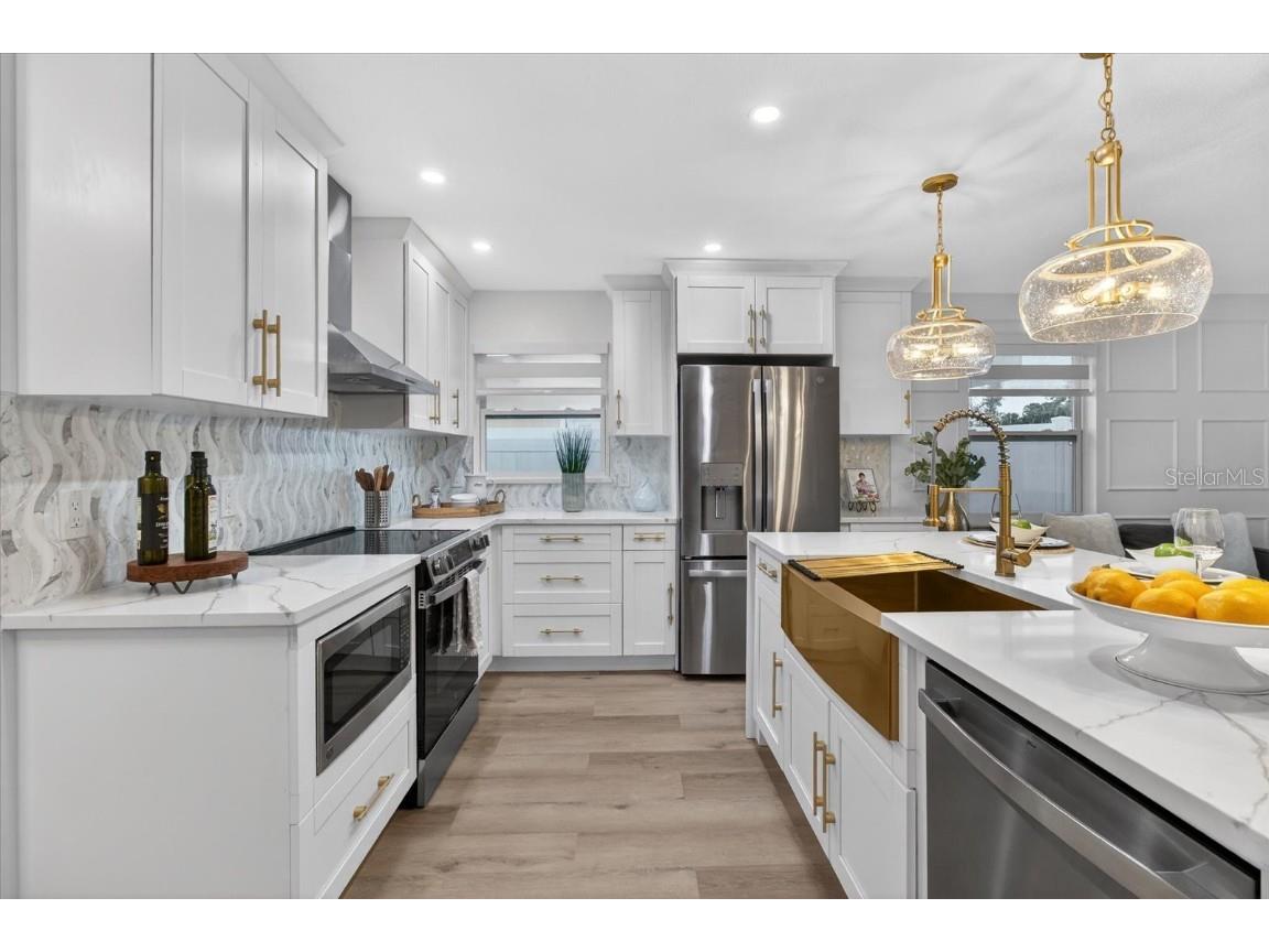 1927 Shore Acres Boulevard NE Saint Petersburg FL 33703 TB8455466 image8