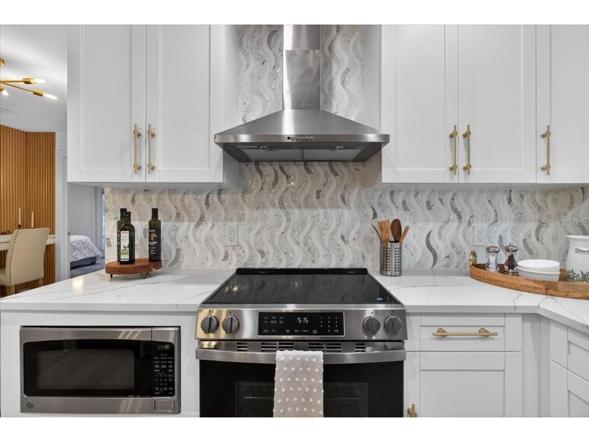 1927 Shore Acres Boulevard NE Saint Petersburg FL 33703 TB8455466 image9