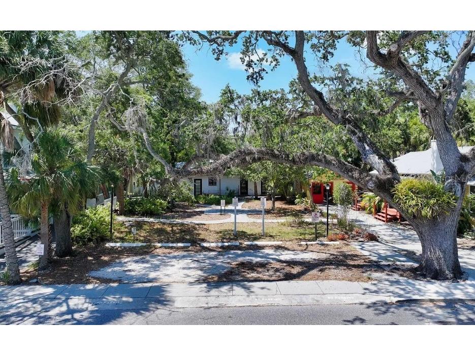 1930 Adams Lane Sarasota FL 34236 A4664844 image2