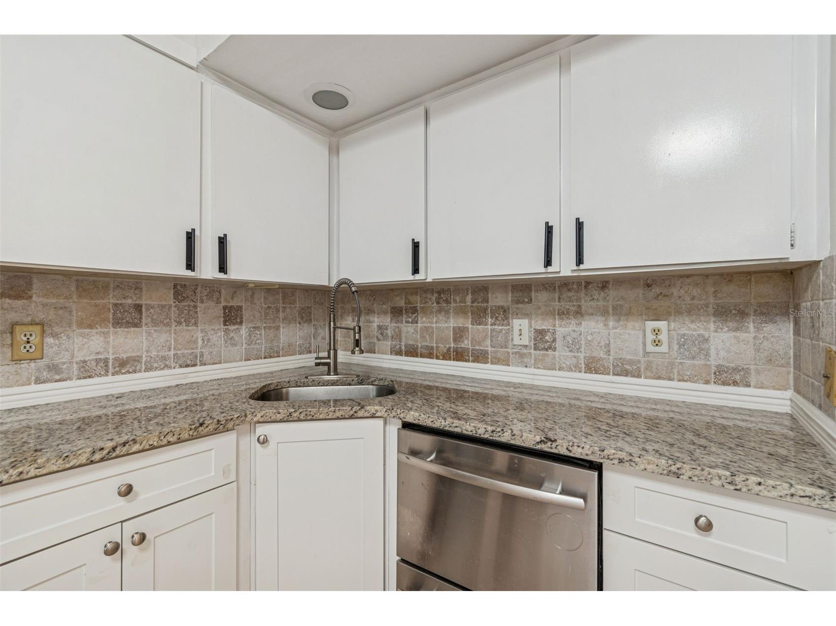 1930 Gregory Drive Tampa FL 33613 W7882425 image16