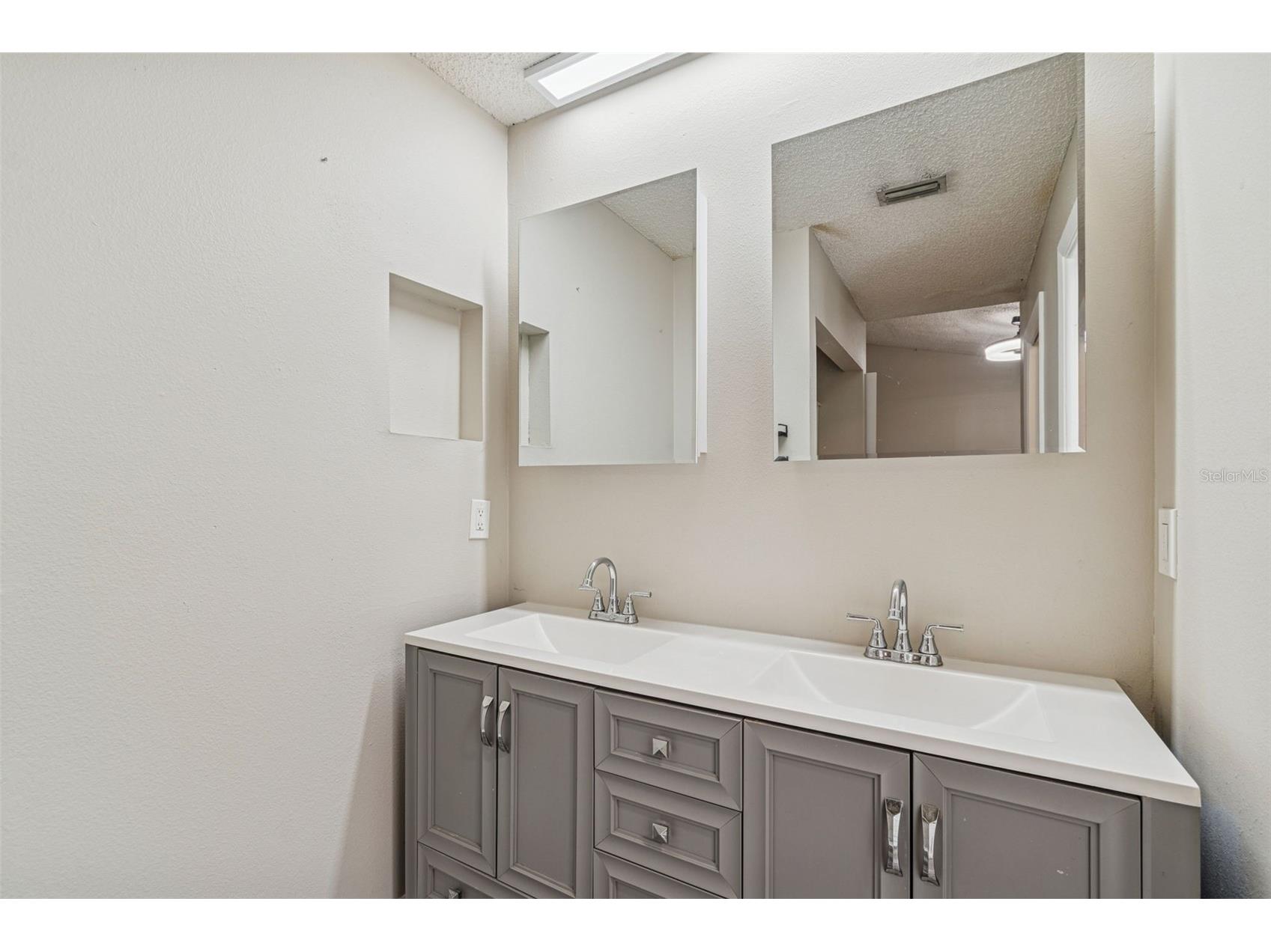 1930 Gregory Drive Tampa FL 33613 W7882425 image42