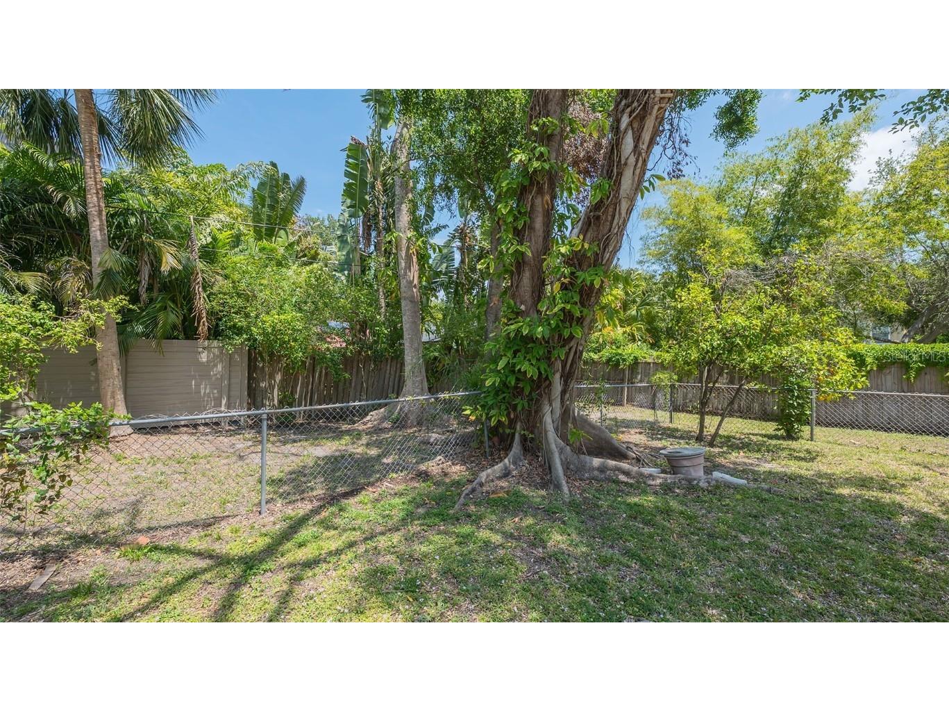 1931 Bahia Vista Street Sarasota FL 34239 A4674704 image17