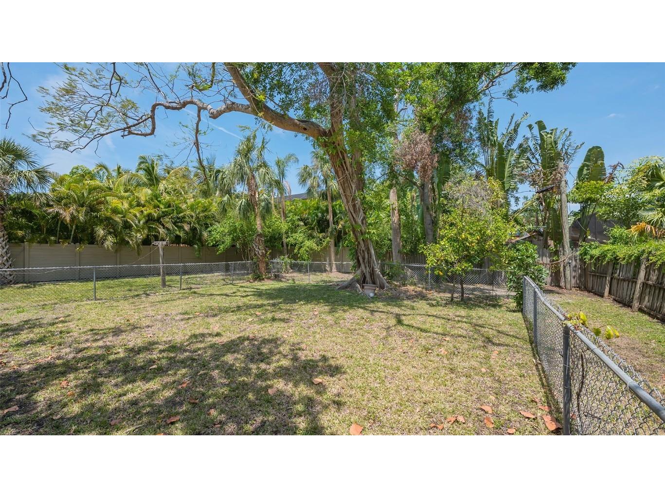 1931 Bahia Vista Street Sarasota FL 34239 A4674704 image18