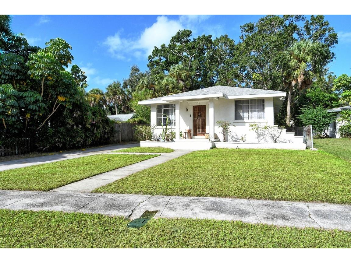 1931 Edgewater Drive Sarasota FL 34234 A4666577 image1
