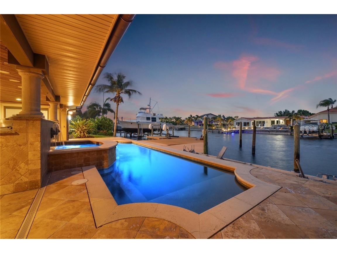 1931 Kentucky Avenue NE Saint Petersburg FL 33703 TB8391483 image1