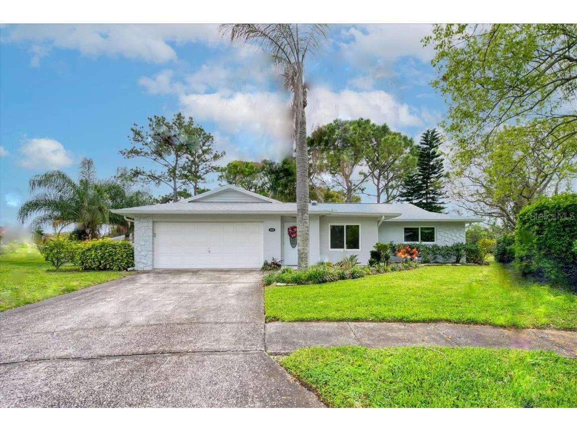 1932 Chaucer Court Palm Harbor FL 34684 - LAKE TARPON U8156280 image1