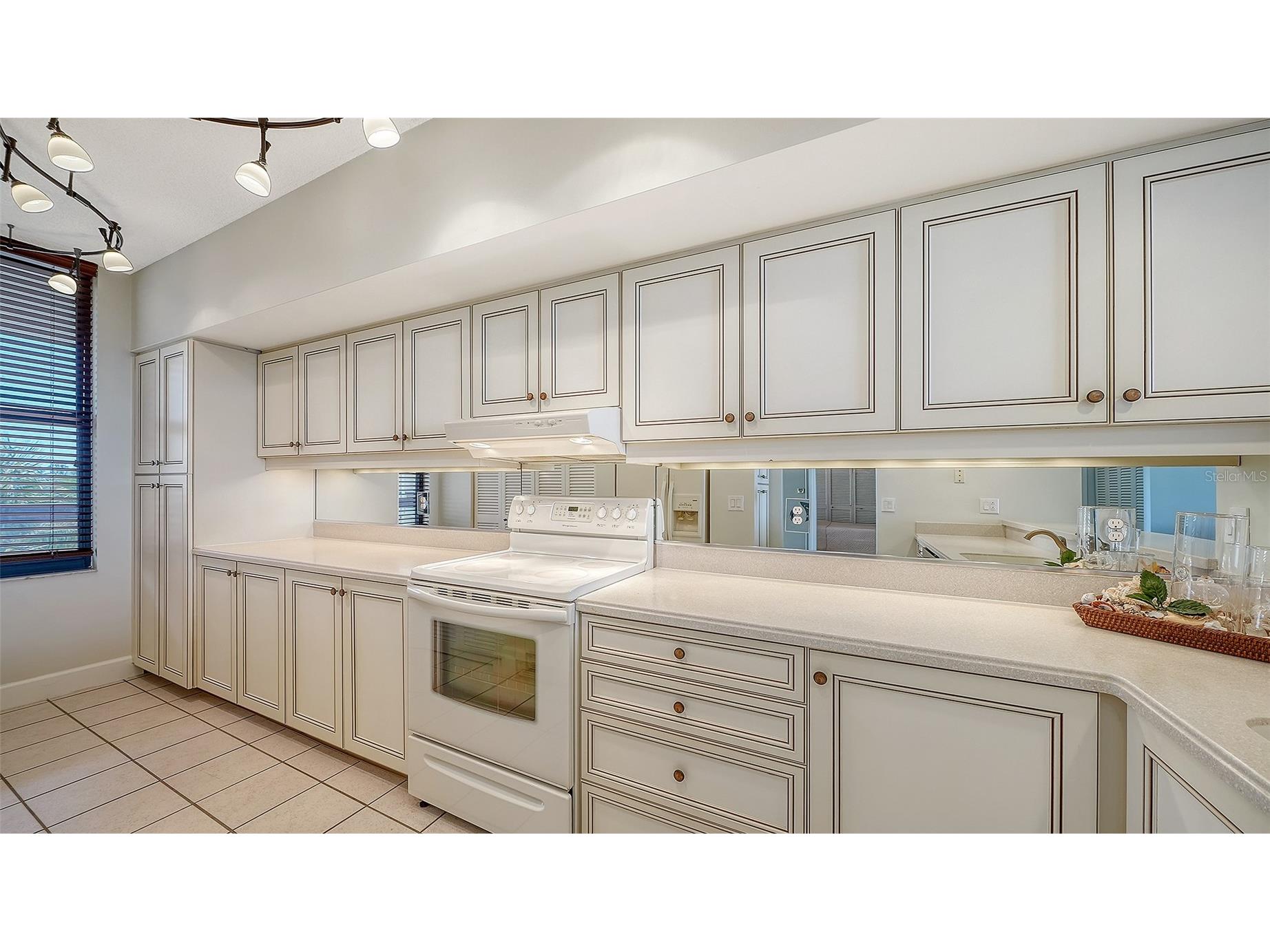1932 Harbourside Drive #242 Longboat Key FL 34228 - SARASOTA BAY A4688978 image12