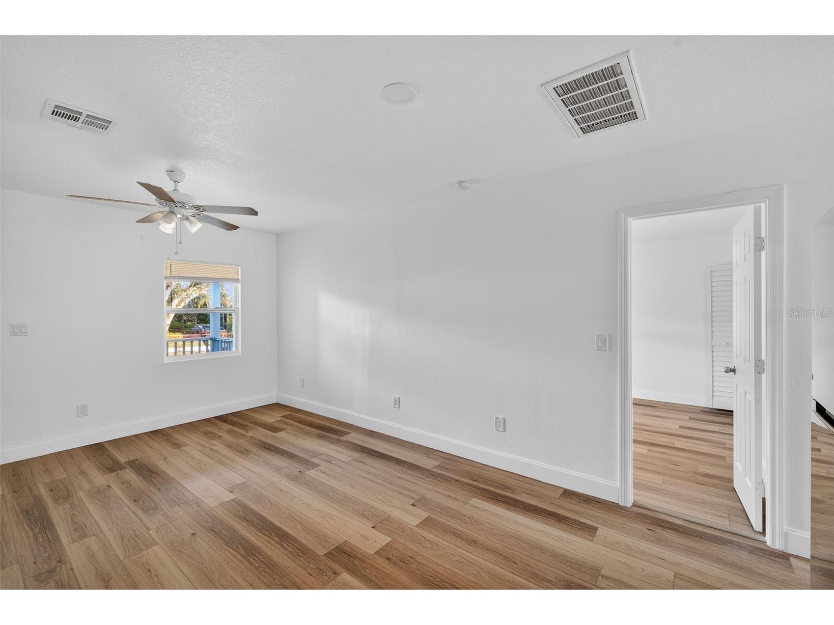 1933 10th Street S Saint Petersburg FL 33705 TB8465740 image15