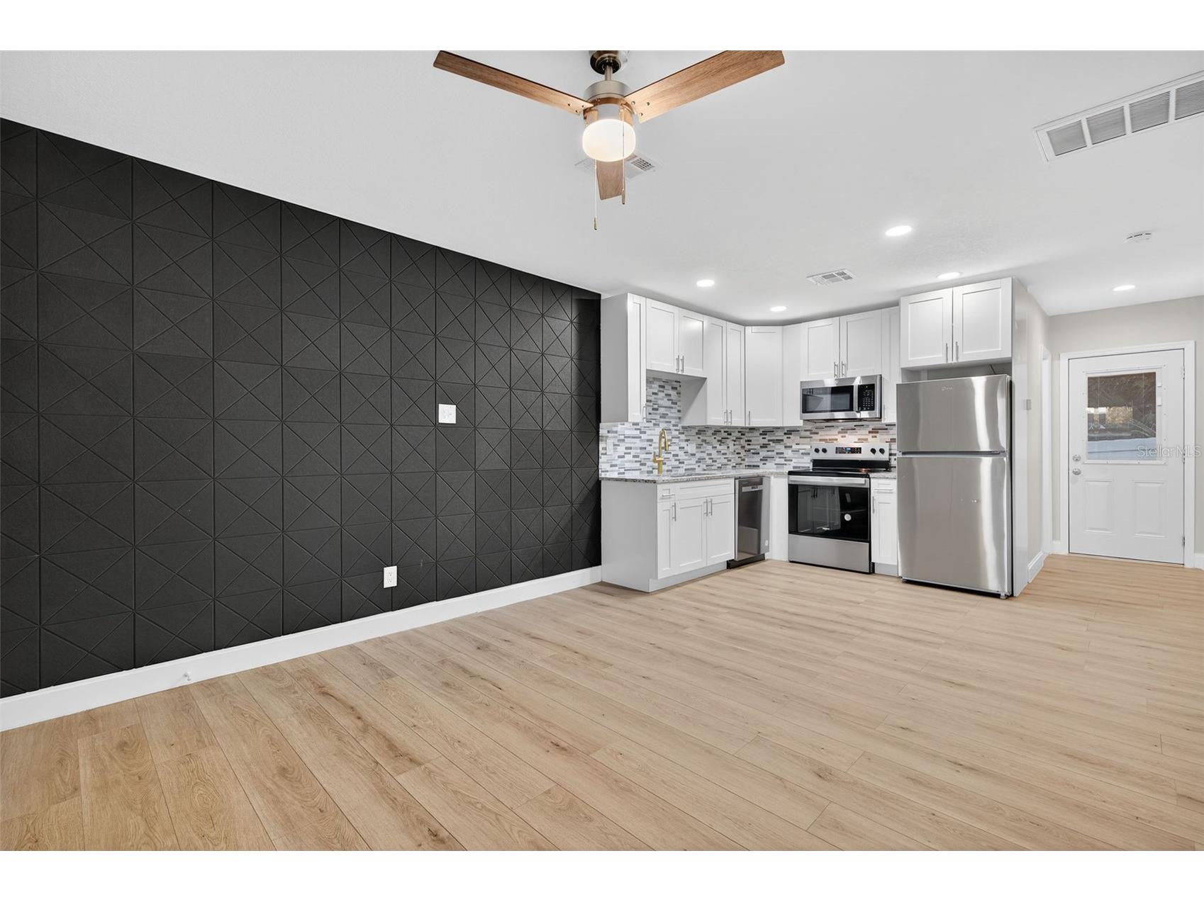 1933 10th Street S Saint Petersburg FL 33705 TB8465740 image35