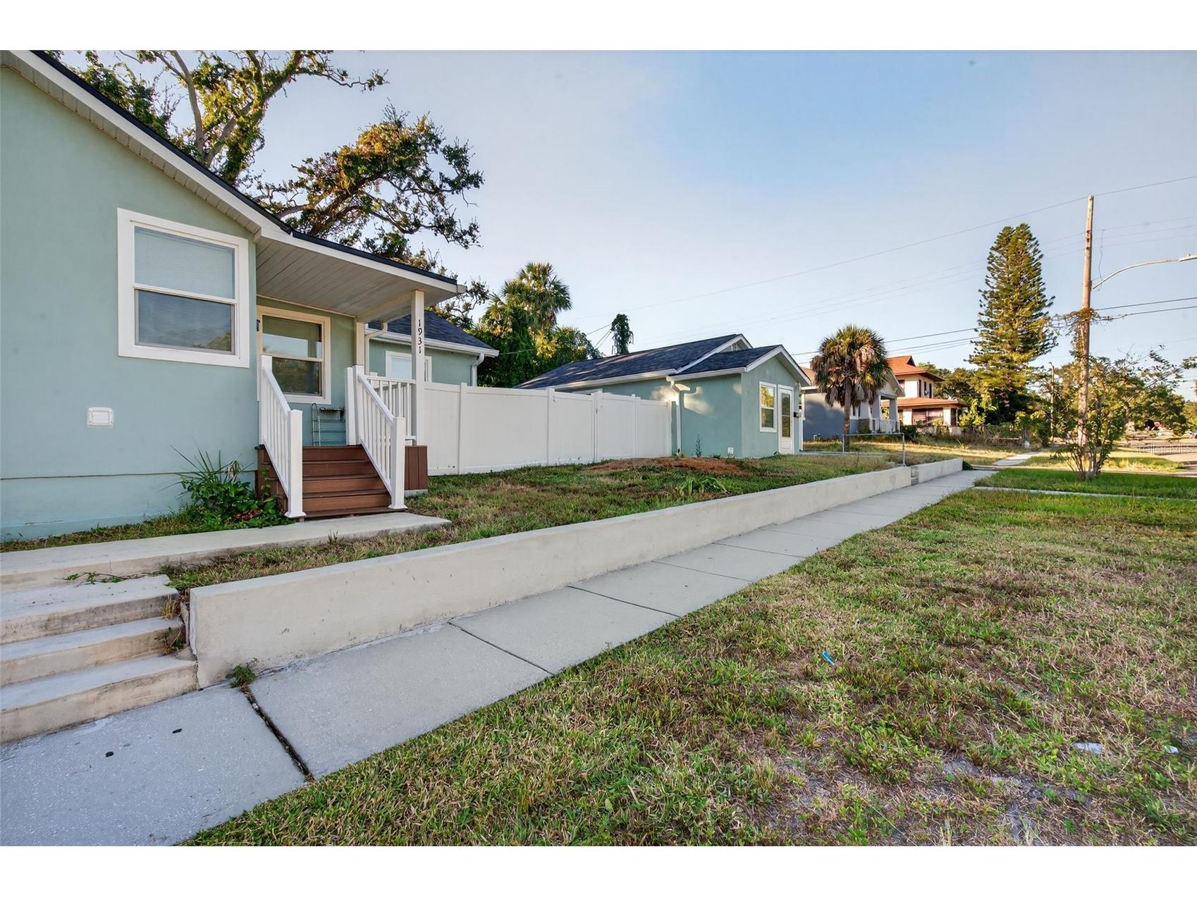 1933 10th Street S Saint Petersburg FL 33705 TB8465740 image51