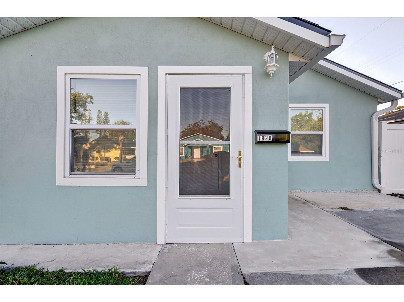 1933 10th Street S Saint Petersburg FL 33705 TB8465740 image57