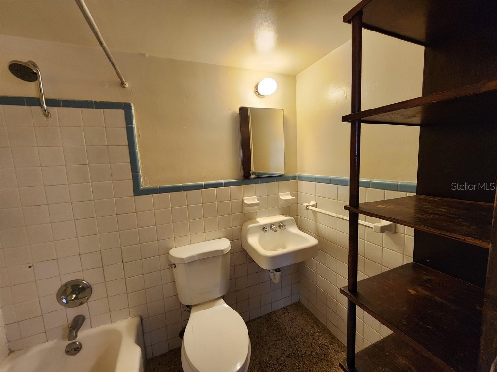 1933 NW 4 Avenue #B Gainesville FL 32603 GC536327 image17