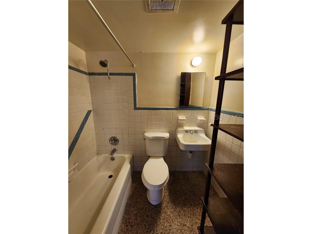 1933 NW 4 Avenue #B Gainesville FL 32603 GC536327 image18