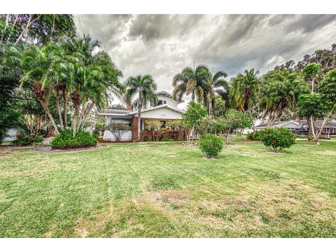 1935 N Lake Howard Drive Winter Haven FL 33881 - LAKE HOWARD L4941780 image1