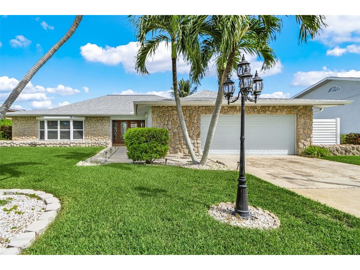 1935 SE 36th Terrace Cape Coral FL 33904 - CALOOSAHATCHEE RIVER TB8433541 image1