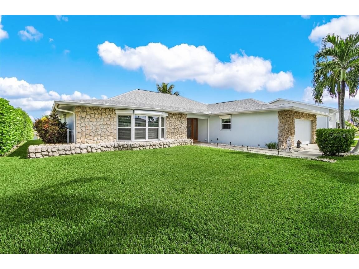 1935 SE 36th Terrace Cape Coral FL 33904 - CALOOSAHATCHEE RIVER TB8433541 image2