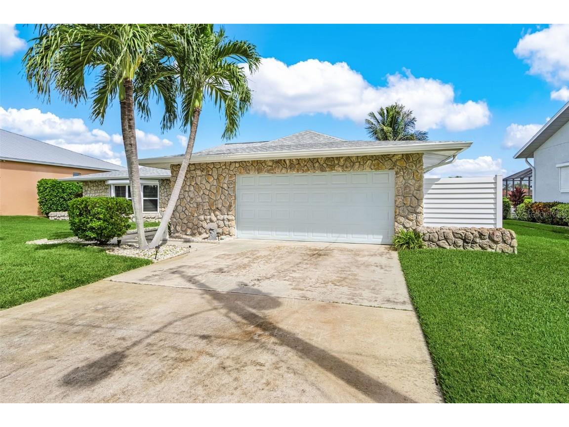 1935 SE 36th Terrace Cape Coral FL 33904 - CALOOSAHATCHEE RIVER TB8433541 image3