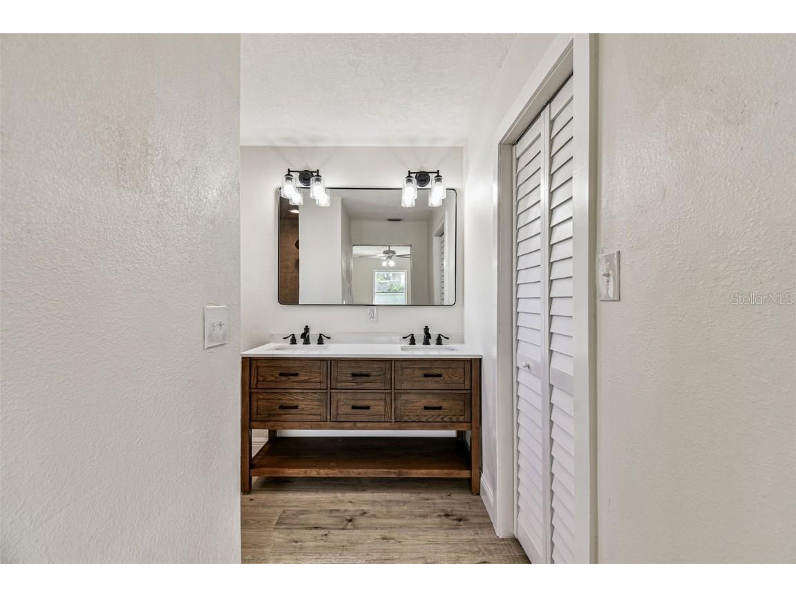 1937 Suzanne Lane Lakeland FL 33813 TB8440596 image36