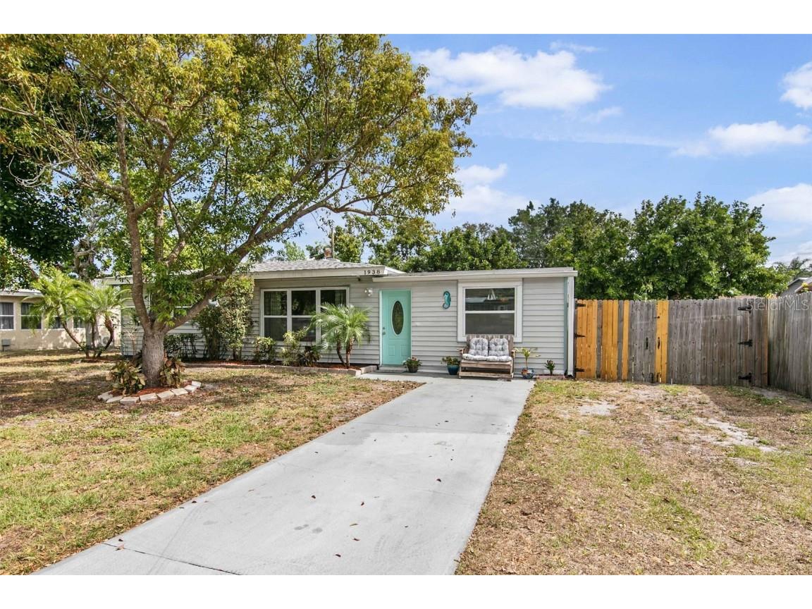 1938 28th Avenue Drive W Bradenton FL 34205 A4565600 image1