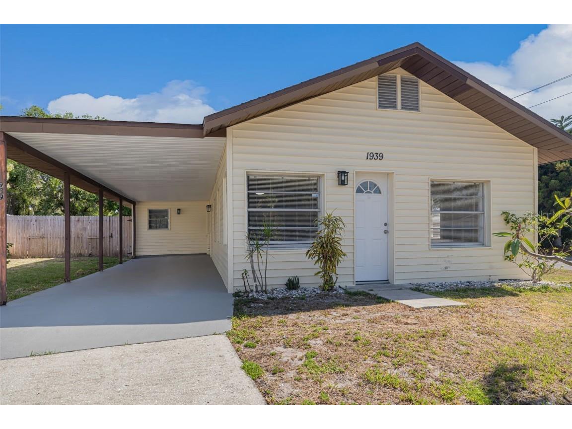 1939 11th Street W Palmetto FL 34221 A4609699 image1