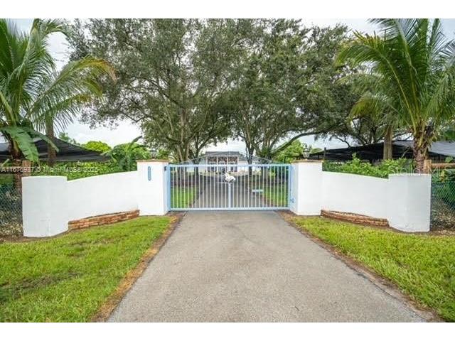 19390 SW 232nd Street Miami FL 33170 TB8449427 image1